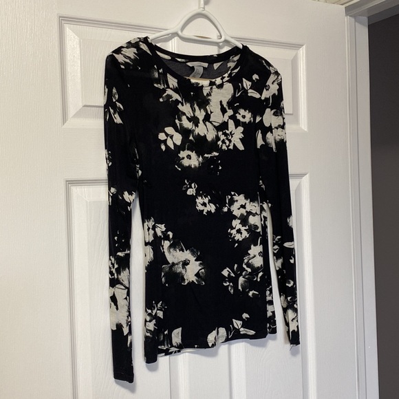 H&M Long Sleeve Tee - Size Small - Picture 2 of 4